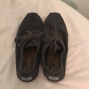 Toms lace up grey shoe